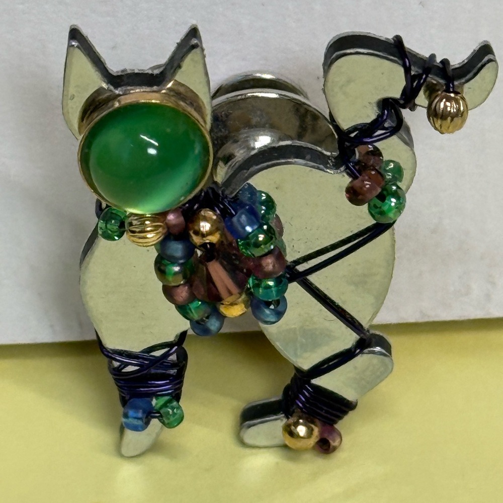 Liztech Decorative Cat Figurine with Green Accents